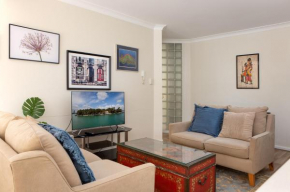 Cosy Family Apartment with Parking and Balconies, Sydney